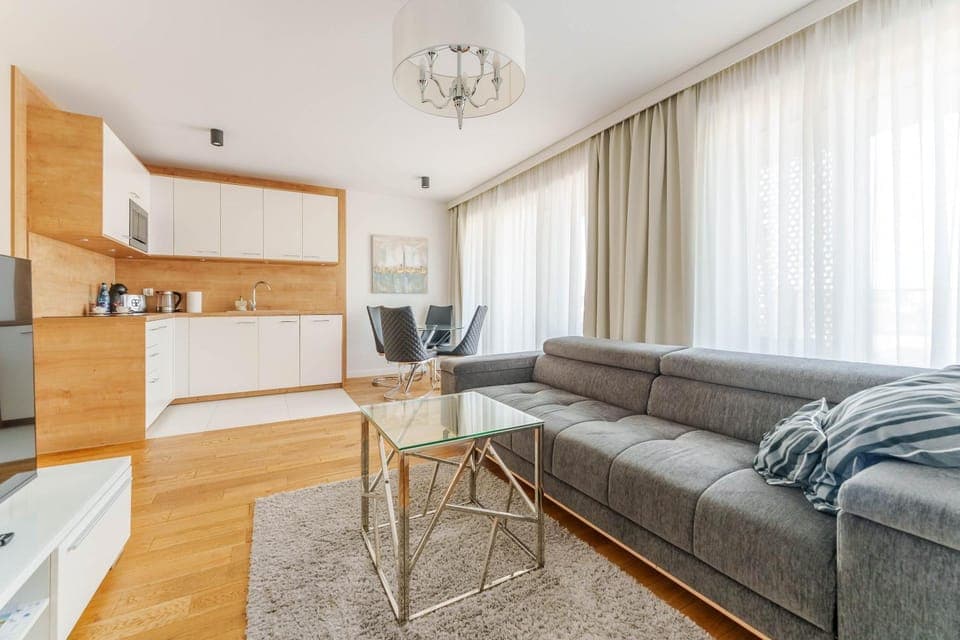 Kitchen or kitchenette, Living room, Seating area, Dining area