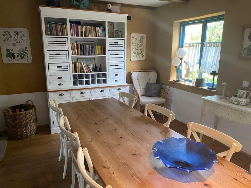 Seating area, Dining area