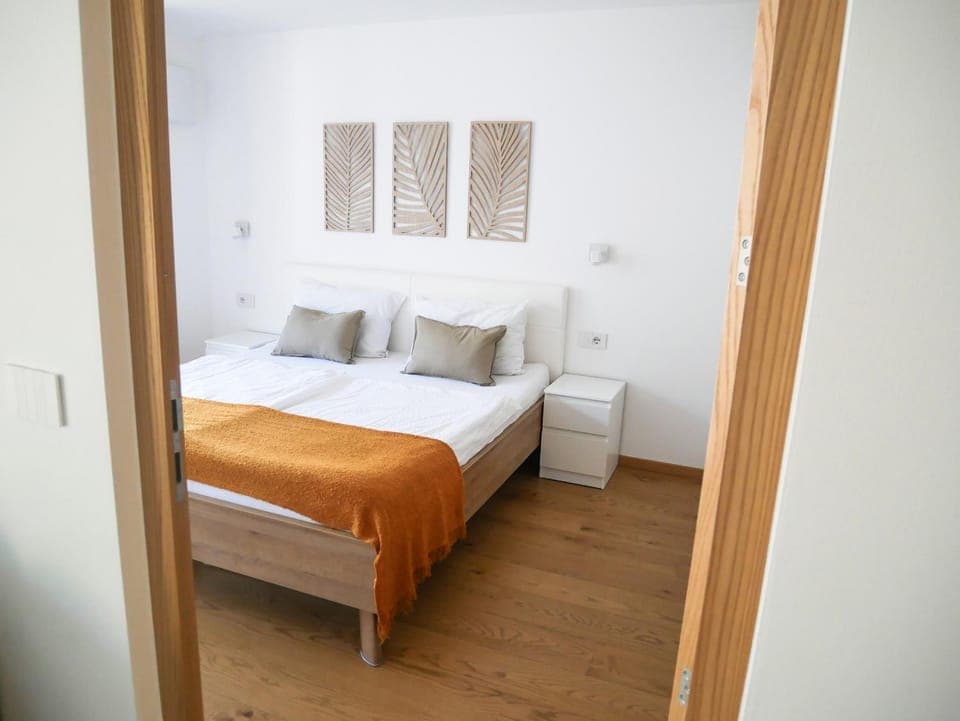 Property building, Bed, Photo of the whole room, Bedroom