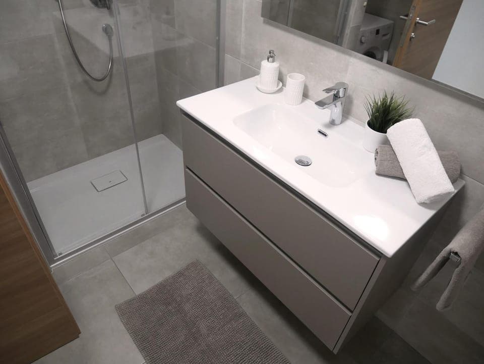 Property building, Bathroom, towels