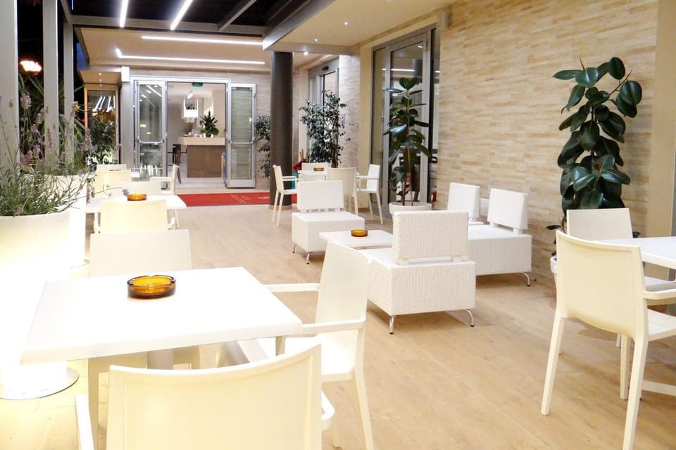 Facade/entrance, Area and facilities