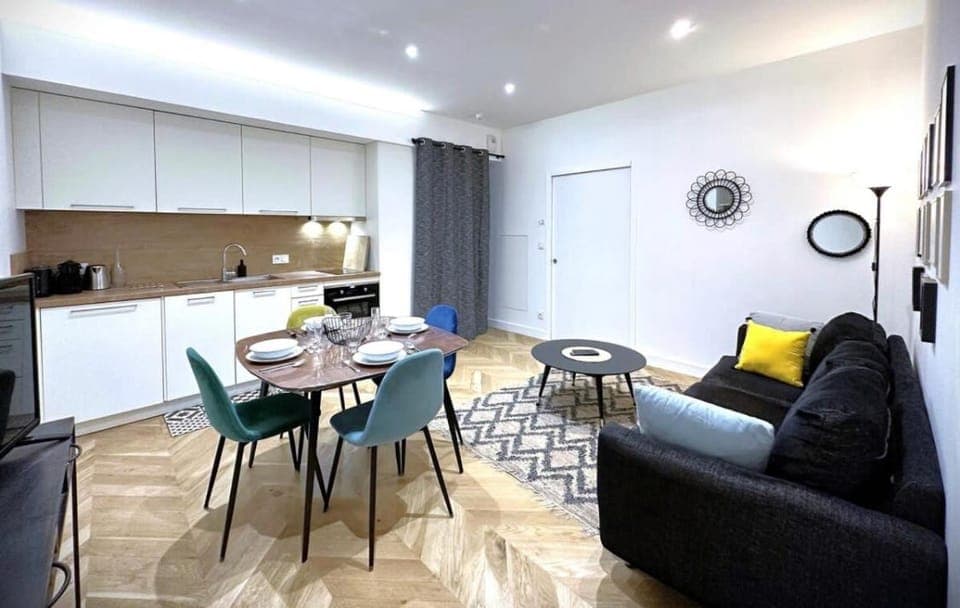 Seating area, Dining area, kitchen