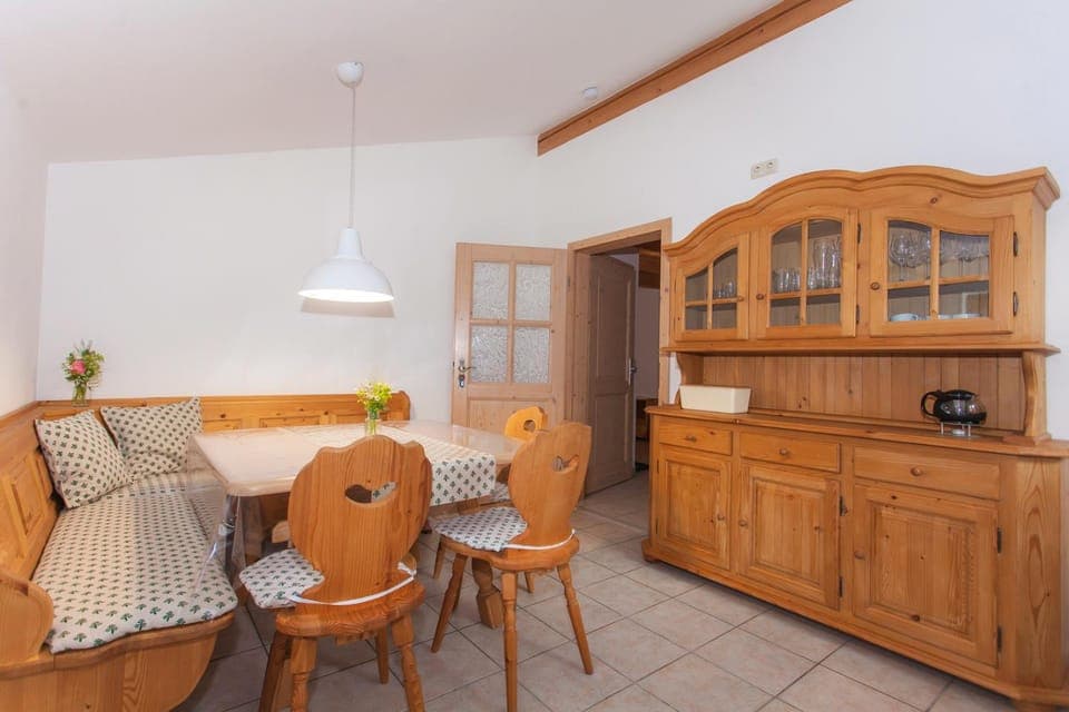 Kitchen or kitchenette, Seating area, Dining area