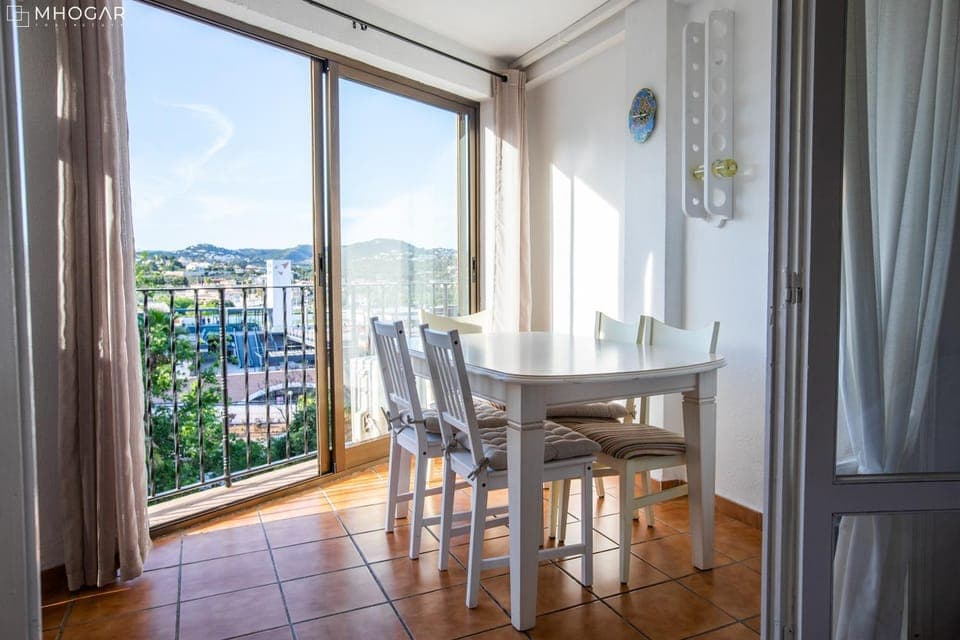 Balcony/Terrace, Dining area, Mountain view