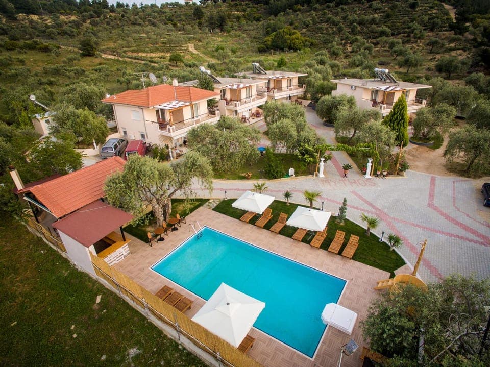 Bird's eye view, Pool view