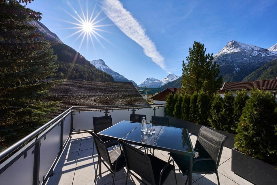 Balcony/Terrace, Mountain view