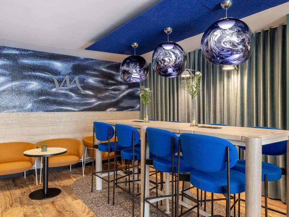 Property building, Seating area, internet