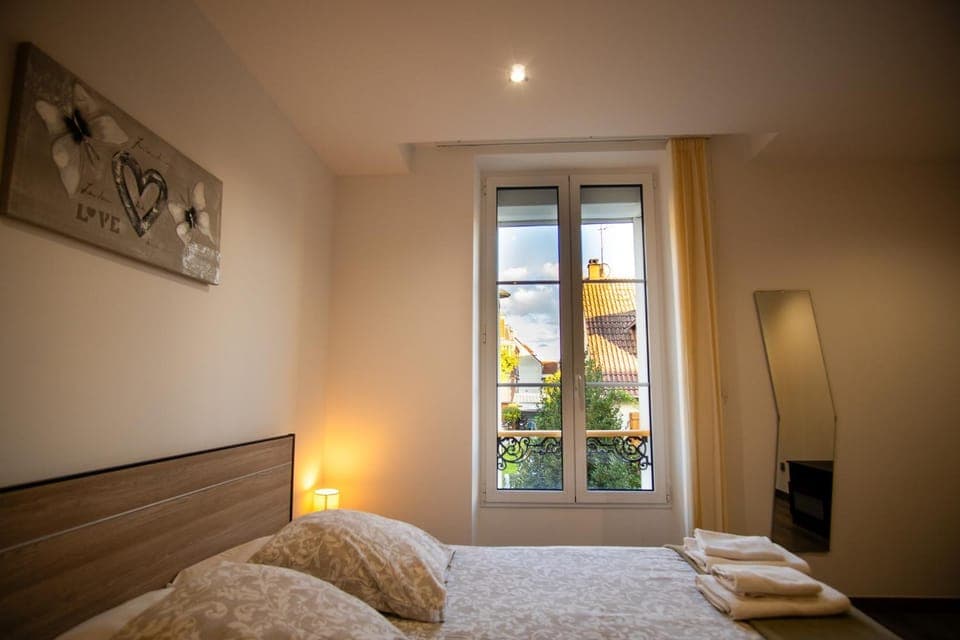 Bed, View (from property/room), Photo of the whole room, Bedroom