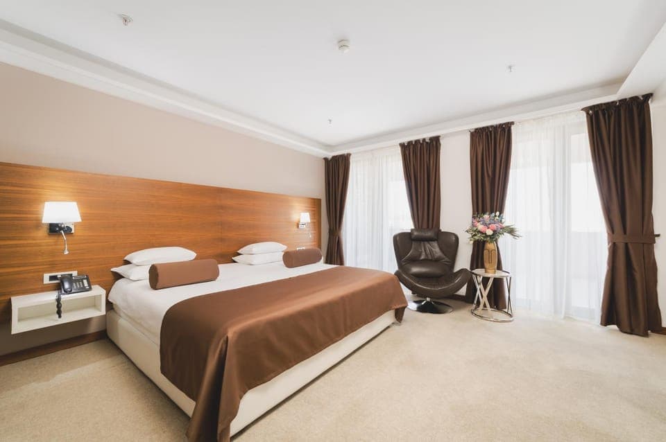 People, Bedroom, Guests