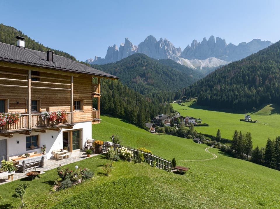 Property building, Nearby landmark, Day, Natural landscape, Mountain view