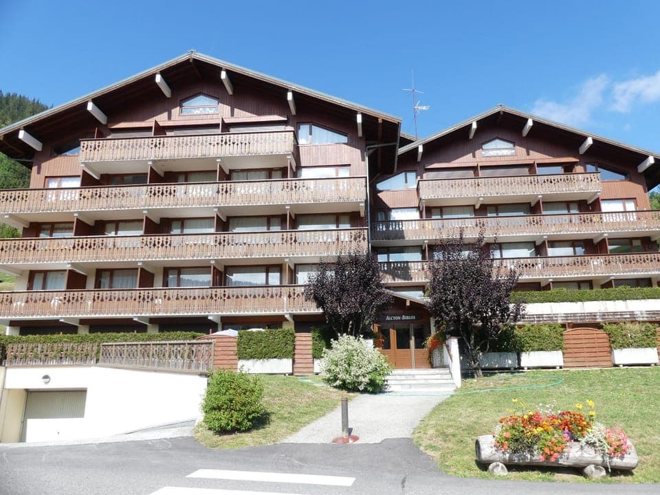 Property building, Facade/entrance, Off site