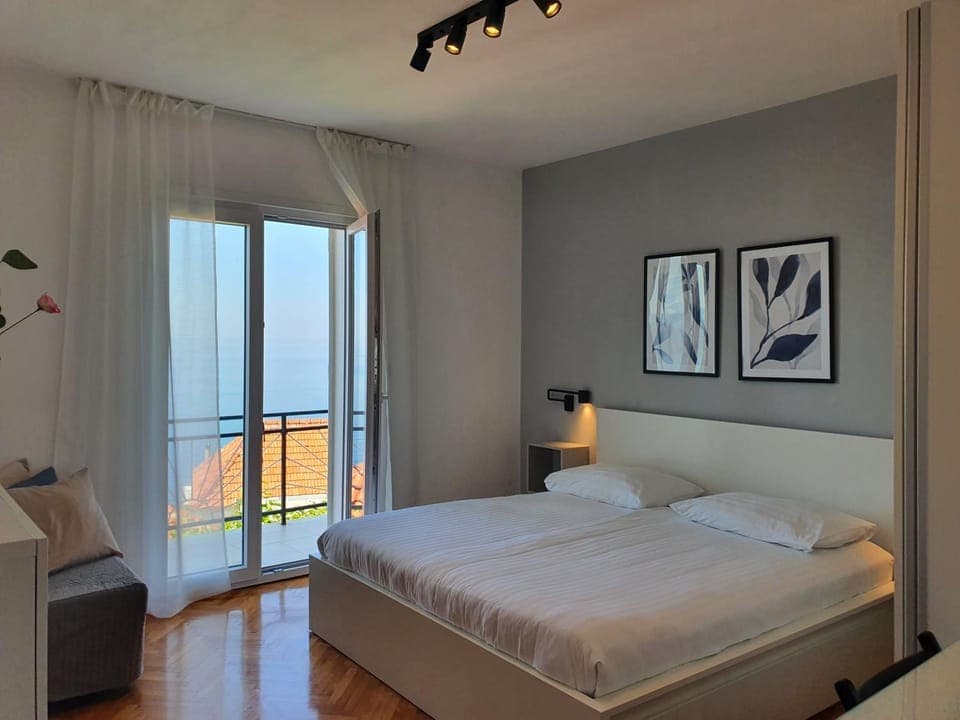 Bed, Bedroom, Sea view