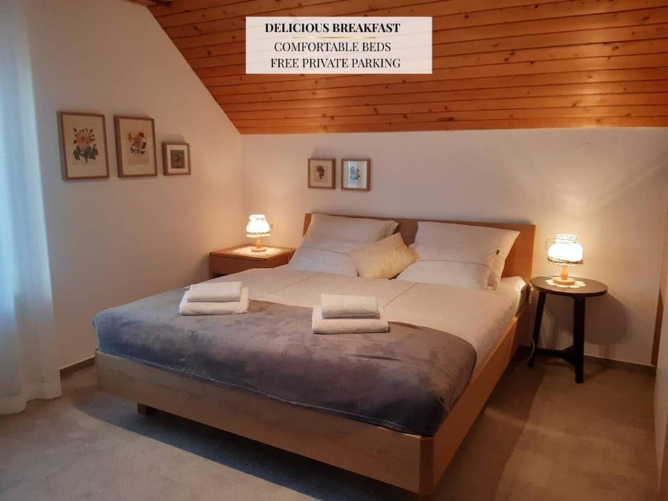 Bed, Photo of the whole room, Bedroom, towels