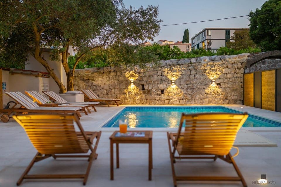 Swimming pool, Swimming pool