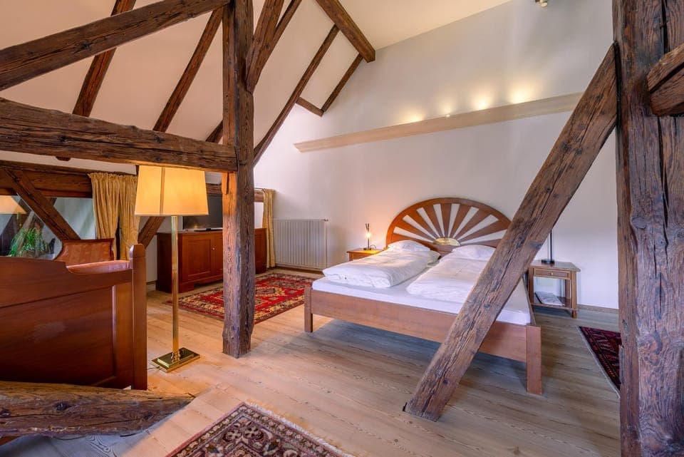 Photo of the whole room, Bedroom