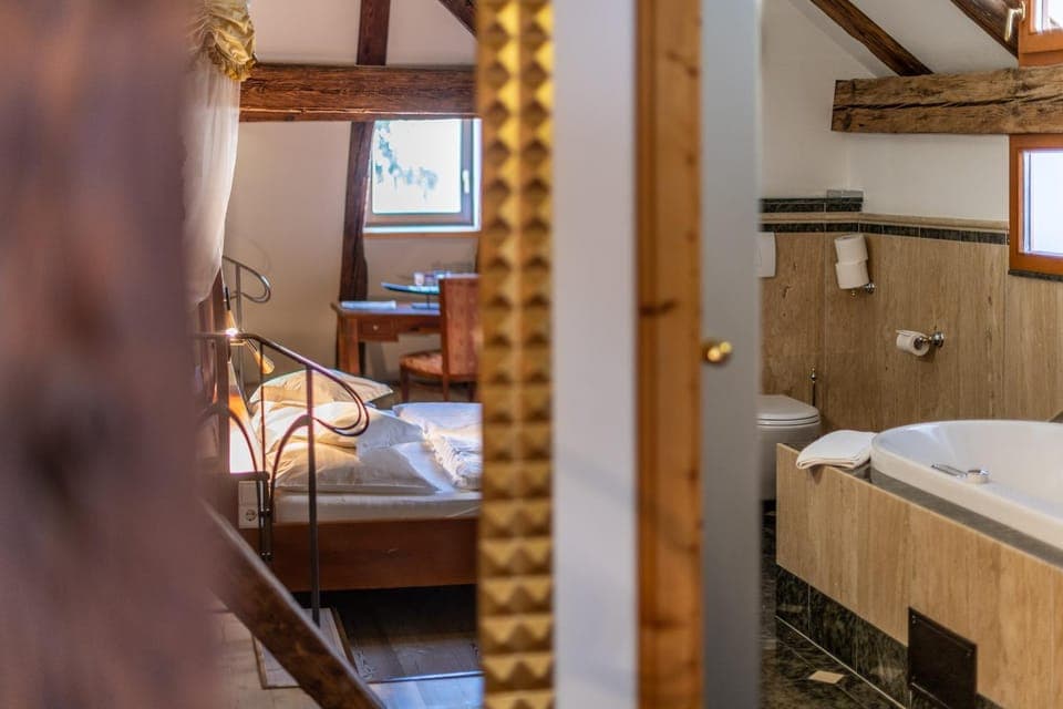 Bed, Photo of the whole room