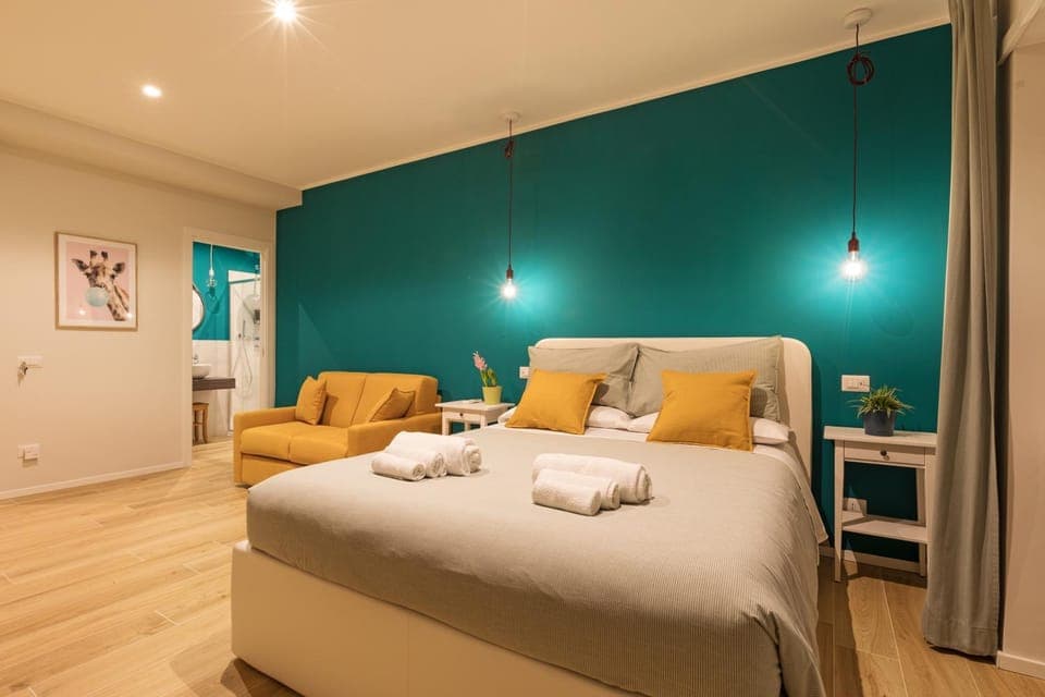 Photo of the whole room, Bedroom