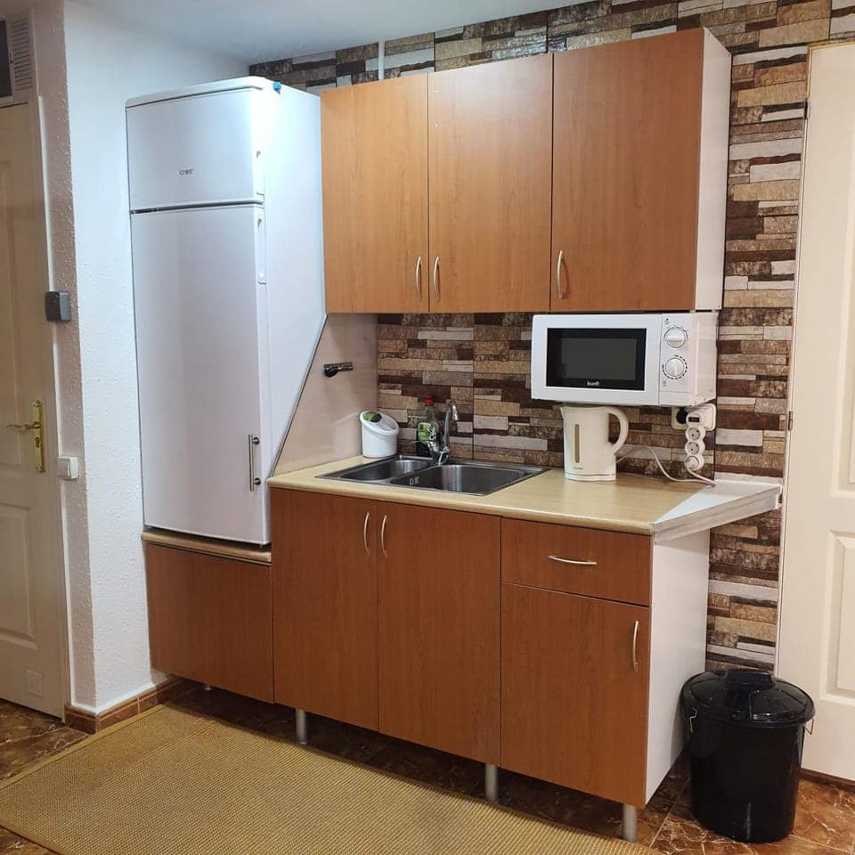 Kitchen or kitchenette, oven