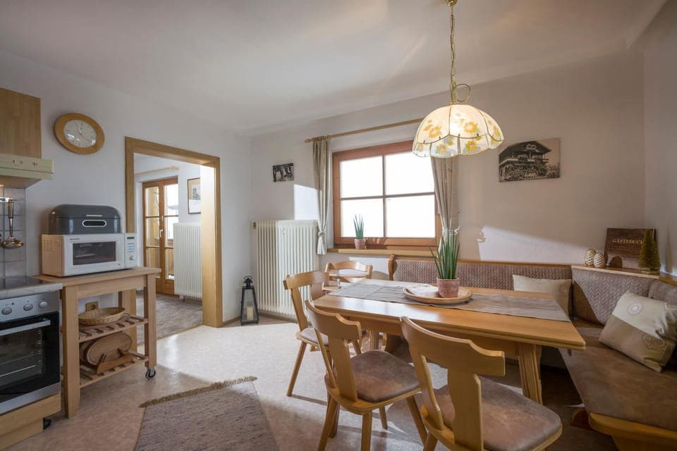 Kitchen or kitchenette, Seating area, Dining area, oven, stove