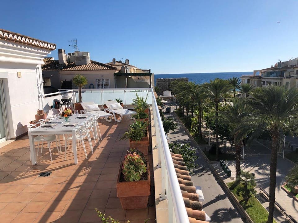 Balcony/Terrace, City view, Sea view, Street view