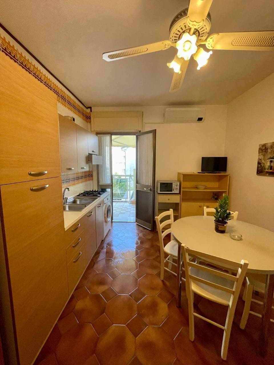 Kitchen or kitchenette