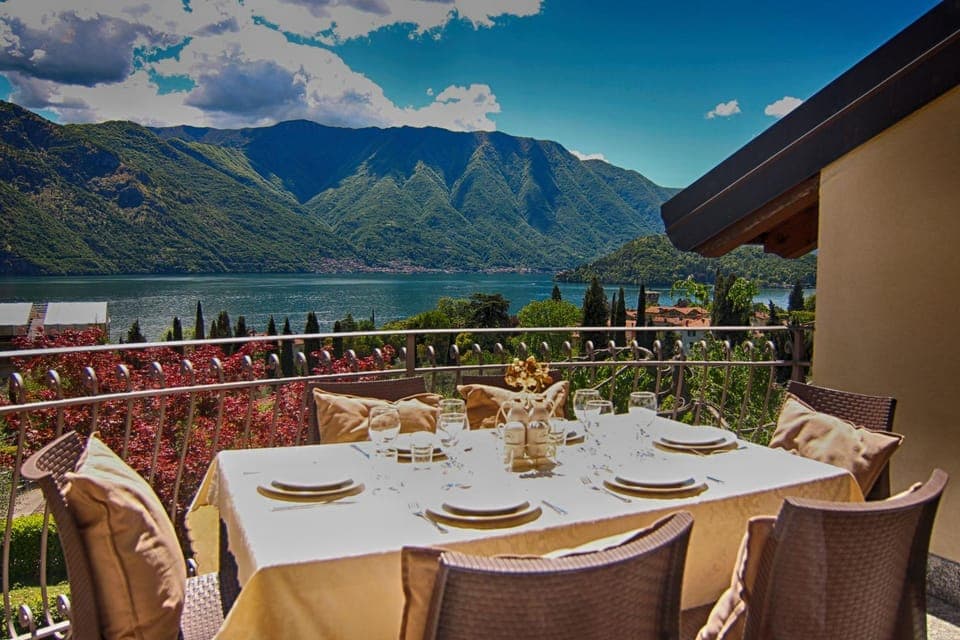 Balcony/Terrace, Dining area, Lake view, Mountain view