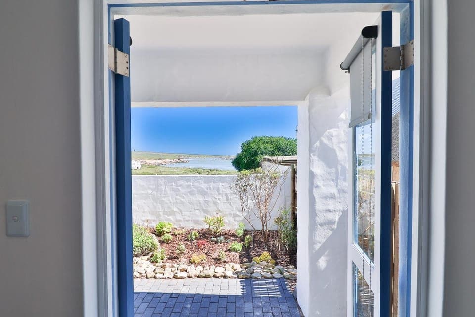Patio, Sea view, Location