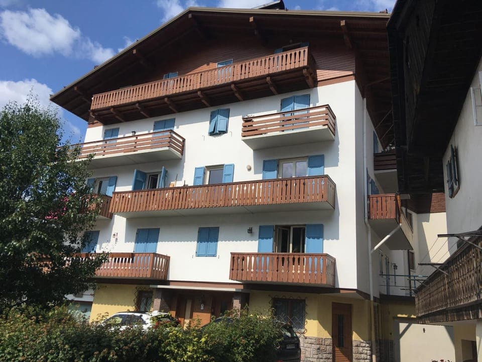 Facade/entrance, Off site