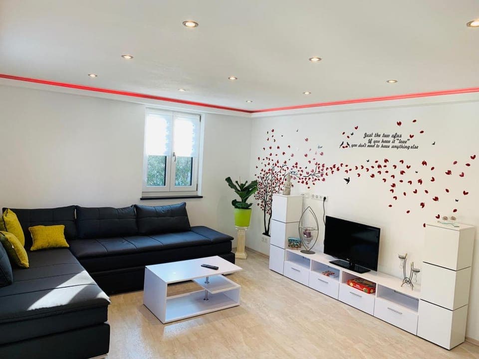 TV and multimedia, Photo of the whole room, Decorative detail, Seating area