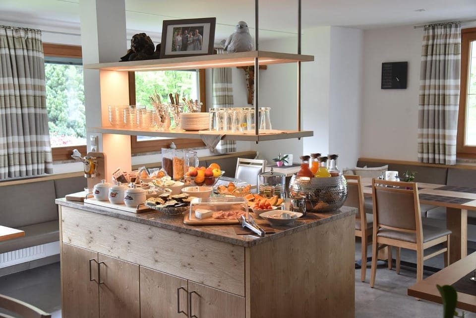 Restaurant/places to eat, Food close-up, Food and drinks, Decorative detail