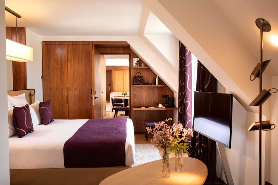 Photo of the whole room, Decorative detail, Decorative detail, Family, Family