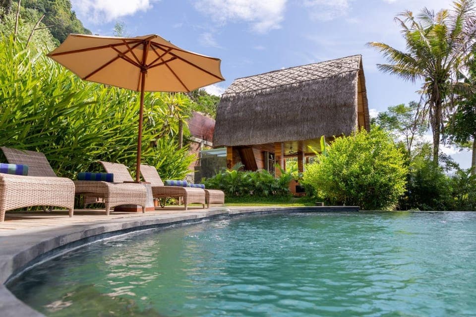 Property building, Swimming pool, Swimming pool