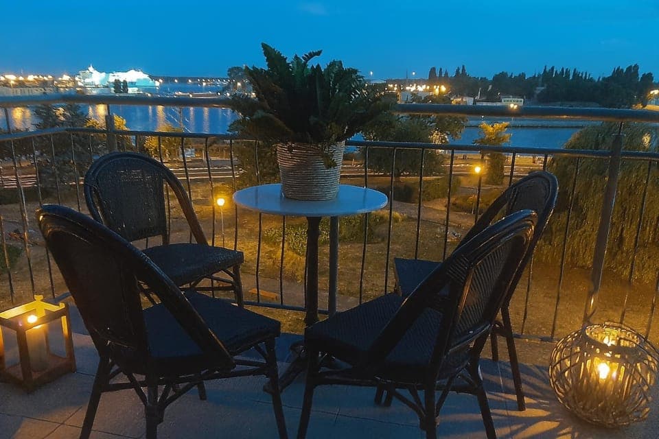 View (from property/room), Balcony/Terrace, River view