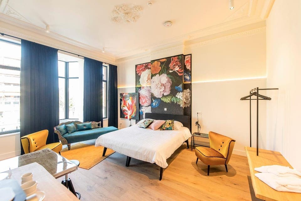 Bed, Living room, Photo of the whole room, Seating area, Bedroom, towels