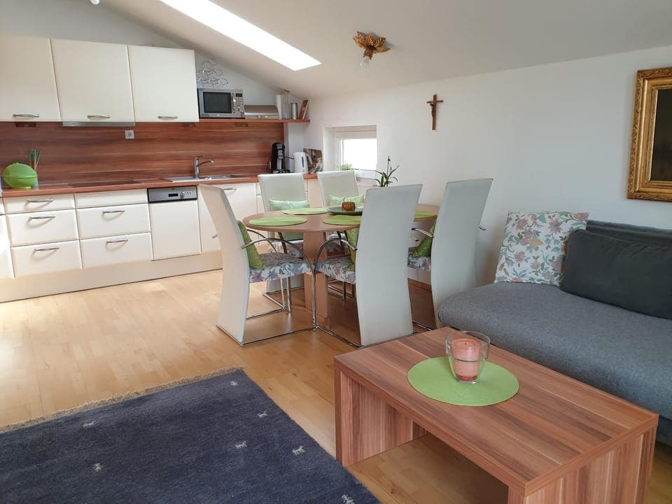 Kitchen or kitchenette, Living room, Seating area, Dining area