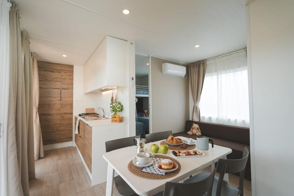 Kitchen or kitchenette, Living room, Seating area