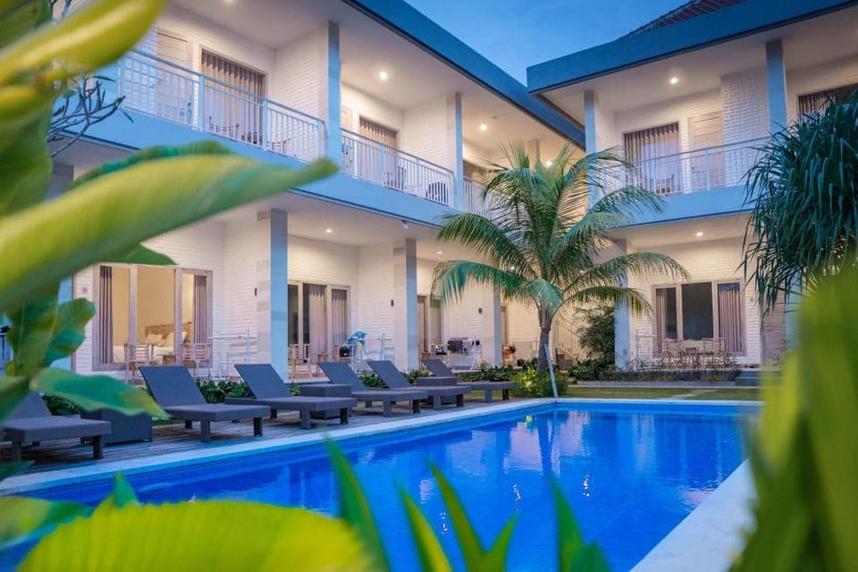 Property building, Swimming pool, Swimming pool