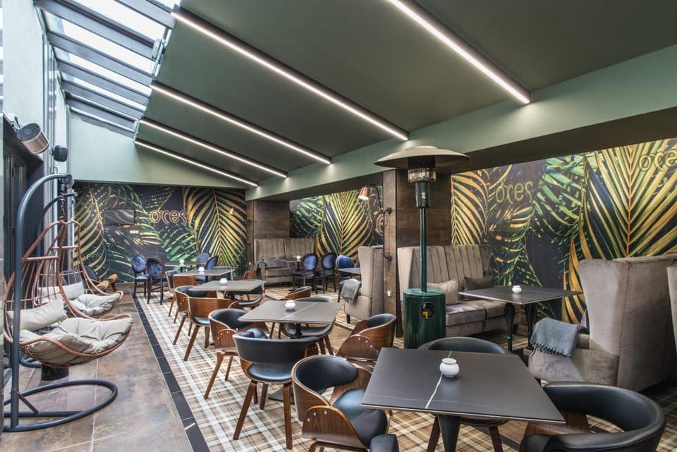 Restaurant/places to eat, Banquet/Function facilities, Seating area