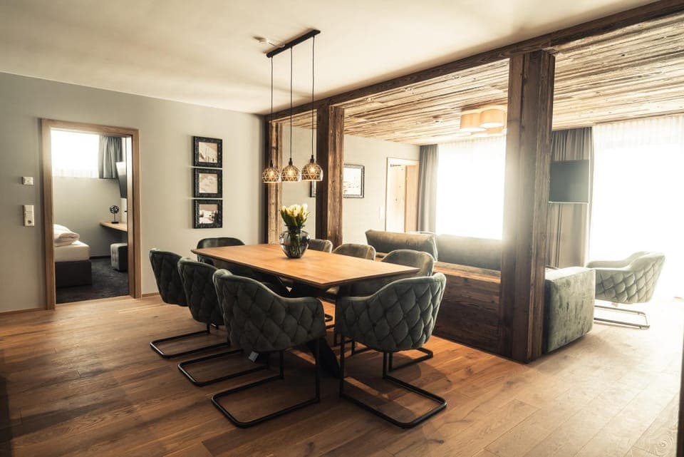 Living room, Dining area