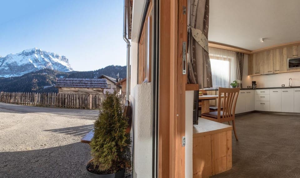 Kitchen or kitchenette, Dining area, Mountain view