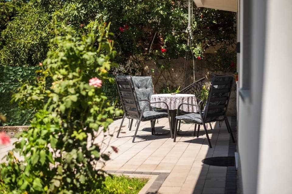 Patio, Day, Garden, View (from property/room), Seating area, Garden view