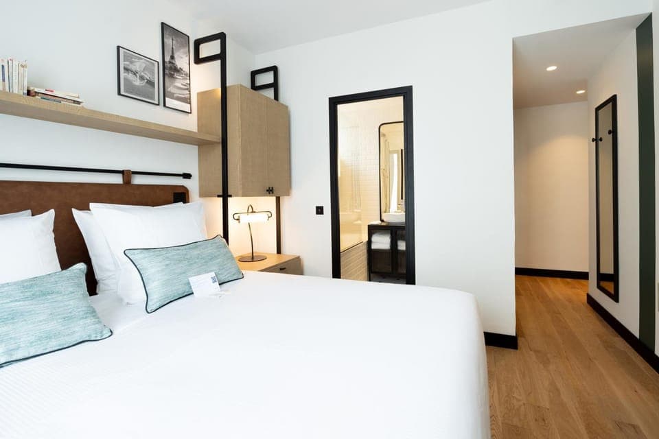 Bed, Photo of the whole room, Bedroom, wardrobe