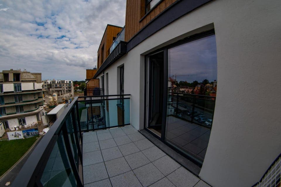 Property building, Day, Balcony/Terrace