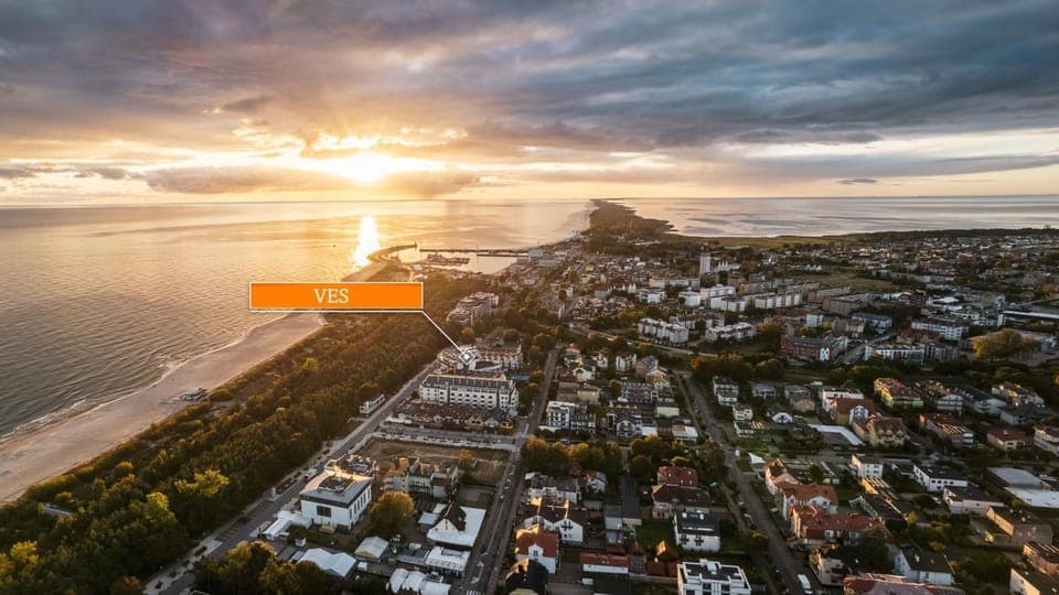 Bird's eye view, Location