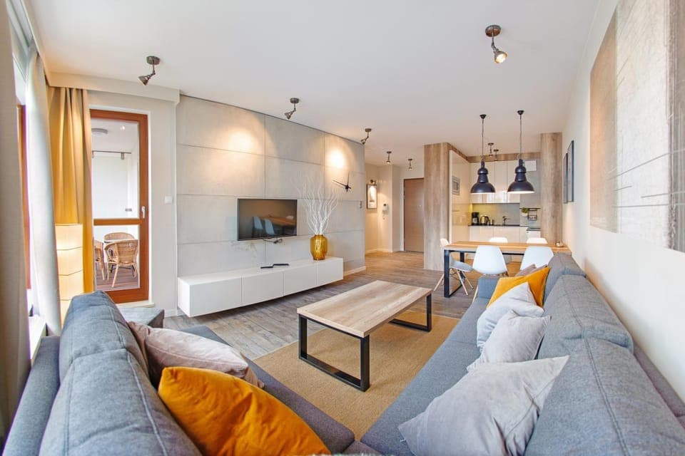 TV and multimedia, Kitchen or kitchenette, Living room, Seating area, Dining area