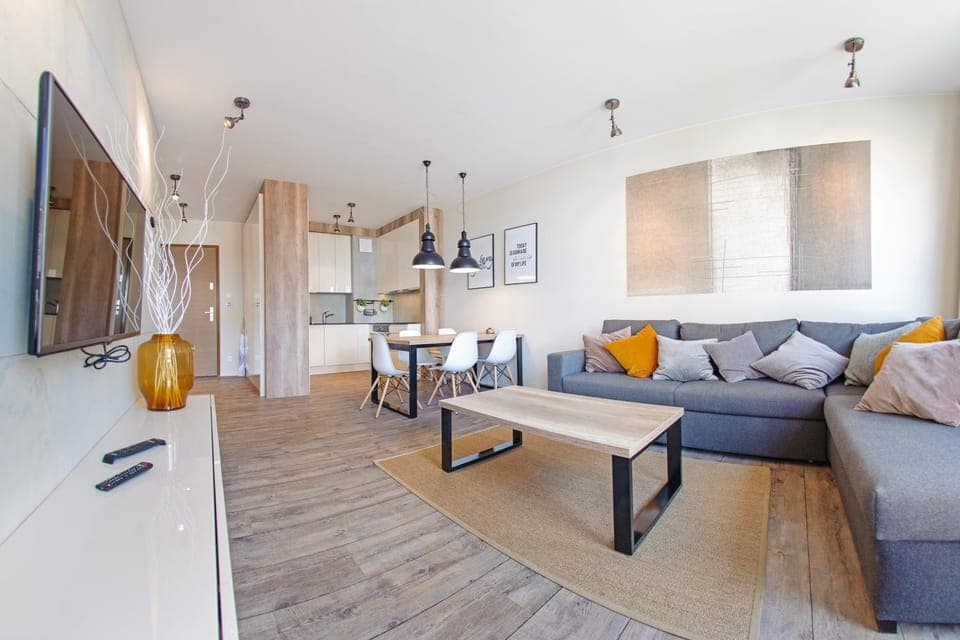 TV and multimedia, Kitchen or kitchenette, Living room, Seating area, Dining area