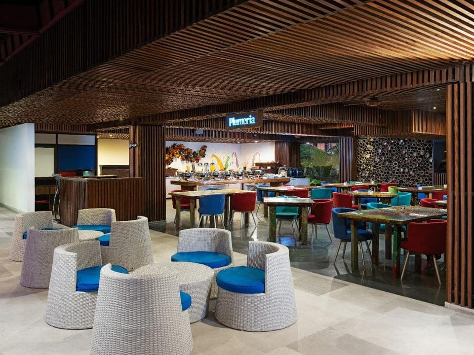 Restaurant/places to eat, Food and drinks, Seating area