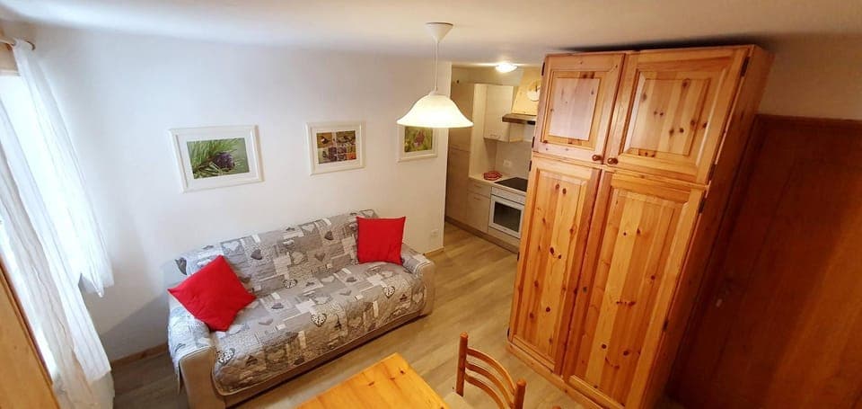 Kitchen or kitchenette, Living room, wardrobe