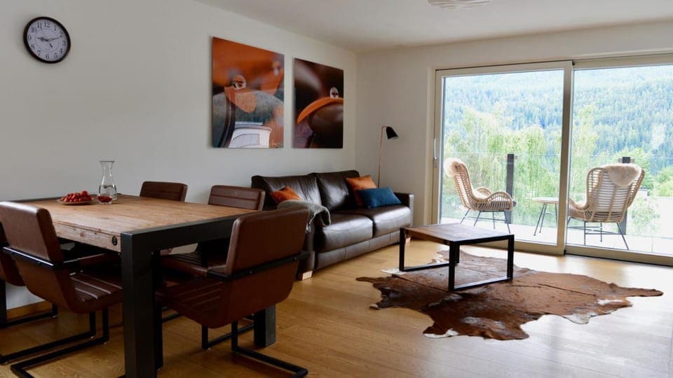 Living room, Dining area