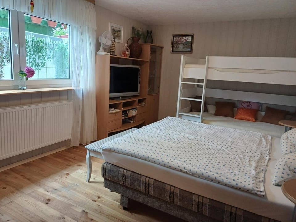 Communal lounge/ TV room